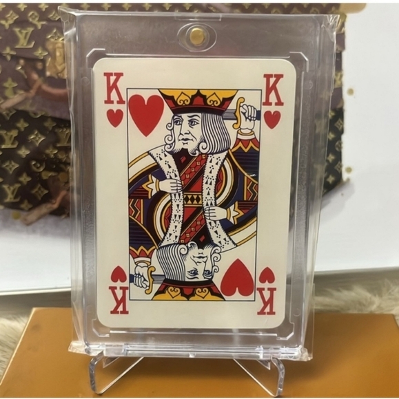 Gucci Logo King Of Hearts Collectible Playing Card With Hard Case - Picture 2 of 5